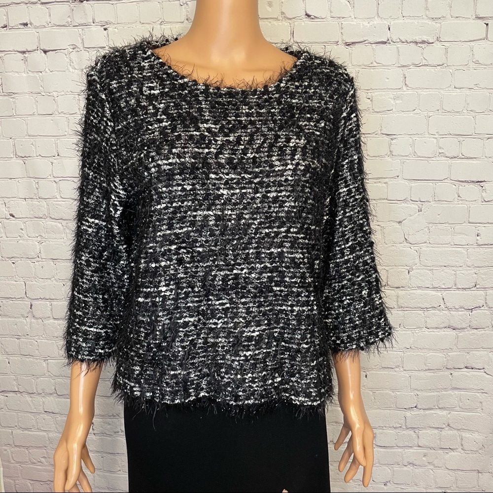 Vince camuto Extremely soft black and white mid-sleeve  sweater size medium